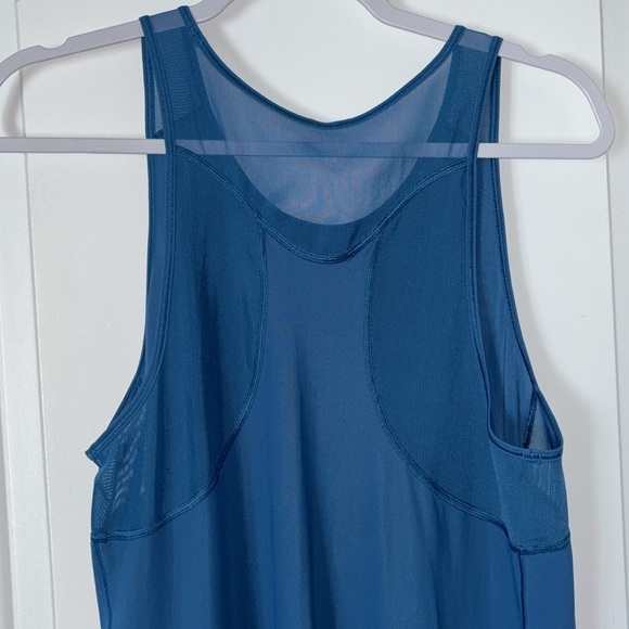 Lululemon mesh tank top 6? 8? - Picture 4 of 6
